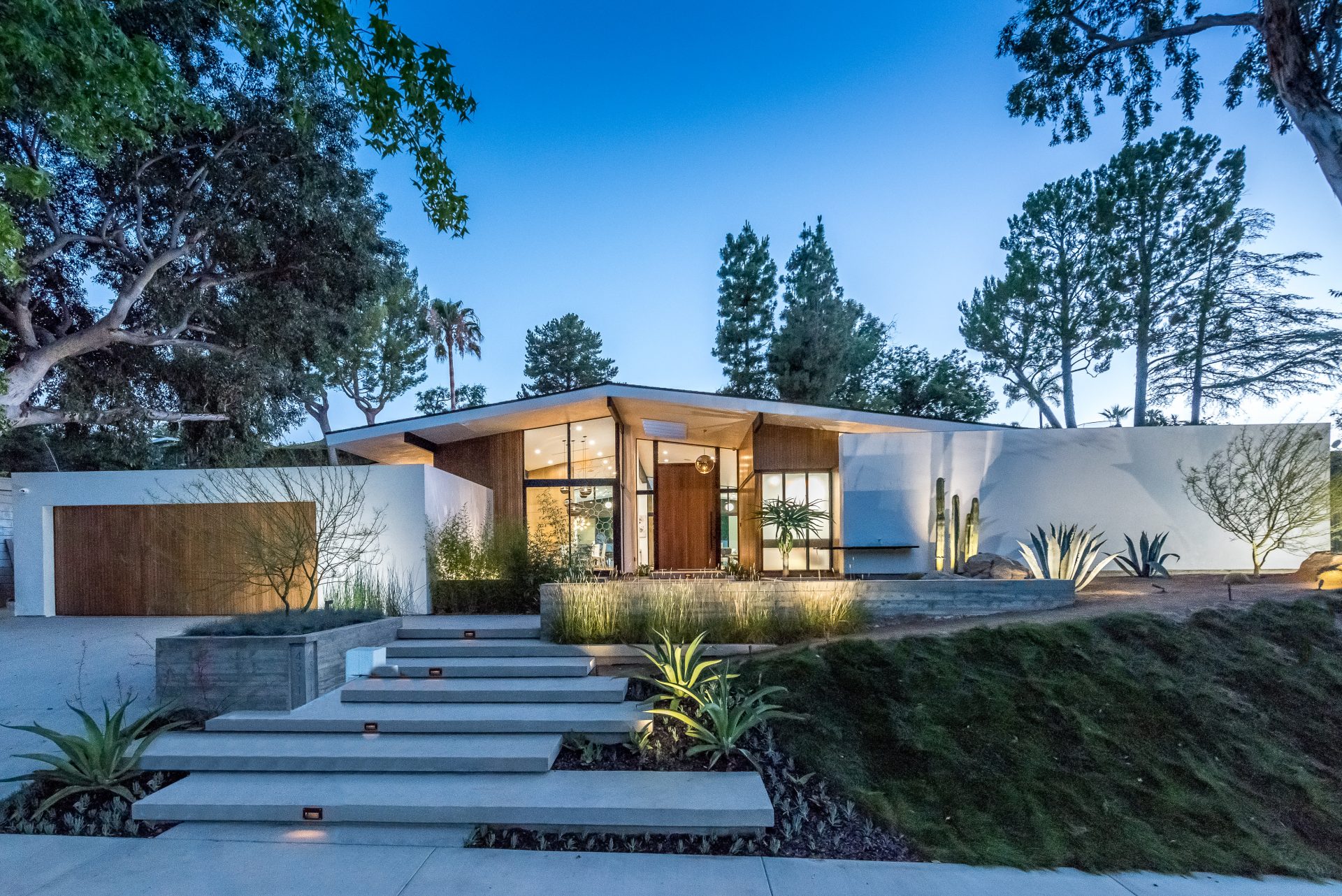 Noeline Ave I Encino | Modern Century Design